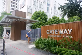 Vụ cháu bé tử vong trong xe đưa đón trường Gateway có diễn biến gì mới?