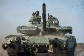 Ukraine mang xe tăng chiến lợi phẩm ra diễu hành "Ngày Chiến Thắng"