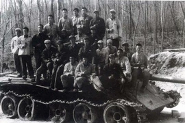 Cục sắt 40 tấn khiến Nga - Trung suýt nổ ra chiến tranh hạt nhân