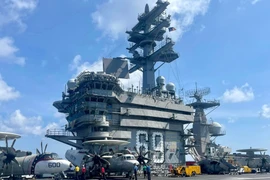 Cận cảnh tàu sân bay hạt nhân CVN-69 Mỹ vừa điều tới Biển Đỏ