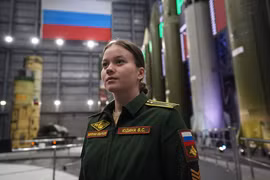 Bông hồng thép trong quân đội Nga: Vẻ đẹp kiên cường giữa lửa đạn 