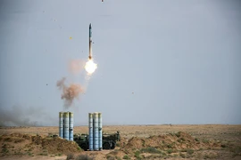 Hệ thống phòng không S-400 là “con gà đẻ trứng vàng” của Nga