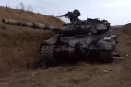 Azerbaijan "bẽ mặt" vì binh sĩ tháo chạy, để Armenia tóm sống xe tăng T-90S