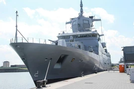 Không tin nổi sức mạnh siêu hạm mới của Đức: To mà kém!