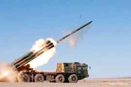 Nguy hiểm: Pháo phản lực Trung Quốc bắn xa 150km chính xác 100%