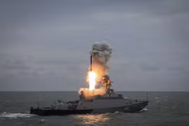 Nhà máy đóng Gepard cho Việt Nam hạ thủy tàu chiến mới