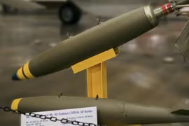 Mỹ thay bom chùm bằng bom bắn mưa mảnh gang