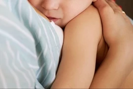 Bé 3 tuổi nhỏ như 7 tháng và 'ngăn kéo thần chết' của mẹ