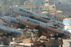 Tên lửa BrahMos sẽ giăng khắp Biển Đông khi Việt Nam, Philippines vào cuộc?