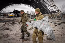 Mỹ ráo riết thu mua vũ khí để hỗ trợ Ukraine