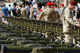 Tên lửa Ukraine hạ cùng lúc 4 xe tăng Nga