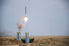 Đạn tên lửa S-400 phóng xịt rơi xuống đất, lính Nga hoảng loạn tột cùng