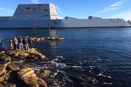 Nga đau lòng thừa nhận sức mạnh siêu hạm USS Zumwalt Mỹ