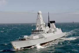 Mạnh khủng nhưng sao siêu hạm Anh không dọa nổi Iran?