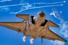 J-20 - Lá chắn thép giúp Trung Quốc thống trị bầu trời