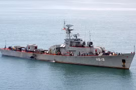 Việt Nam nâng cấp tàu hộ vệ săn ngầm Petya?