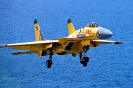 Tiêm kích hạm J-15T Trung Quốc 'gây sốc' cho Mỹ khi ra mắt