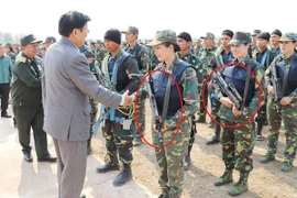 Cặp đôi súng Trung Quốc trong biên chế đặc công Lào mạnh cỡ nào? 