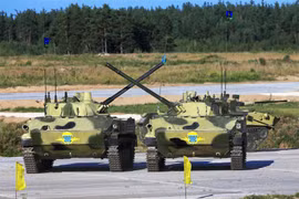 Gay cấn màn quyết đấu giữa lính dù Nga và Trung Quốc