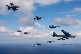 Máy bay chiến đấu 5 nước biểu dương sức mạnh ở Guam