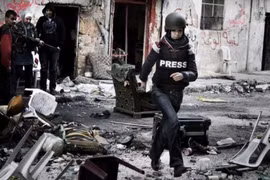 Xót xa hình ảnh những phóng viên chiến trường