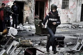 Xót xa hình ảnh những phóng viên chiến trường