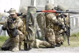 Ngạc nhiên với trang bị quá hiện đại của lính Bộ binh Pakistan