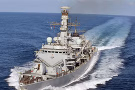 Đo công lực chiến hạm Anh sắp vào vùng Vịnh, cảnh cáo Iran