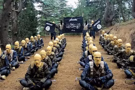 Vừa nắm quyền, Taliban phải đối mặt với kẻ thù truyền kiếp ISIS-K