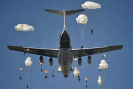 NATO nể sợ cuộc tập trận 2000 quân nhảy dù cùng một chỗ của Nga