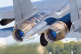 Tiêm kích Su-57 Nga sẽ "soán ngôi vương" của F-22 Raptor Mỹ?