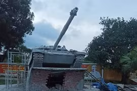 Nga bối rối trước xe tăng T-90 bằng bê tông của Việt Nam