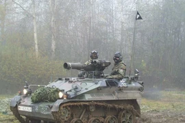 Ngạc nhiên sức mạnh xe bọc thép tí hon của Đức