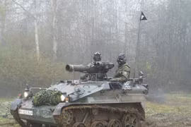 Ngạc nhiên sức mạnh xe bọc thép tí hon của Đức