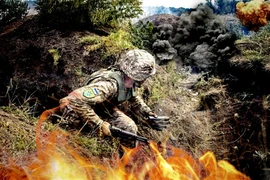 Đàm phán sắp đến, Ukraine giữ chặt "quân cờ" Kursk không buông