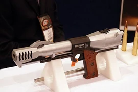 Rợn người trước khẩu súng lục "sấm sét" của Mỹ