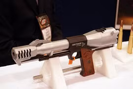 Rợn người trước khẩu súng lục "sấm sét" của Mỹ