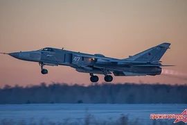 Mục kích tiêm kích bom Su-24 Nga huấn luyện bay đầu năm