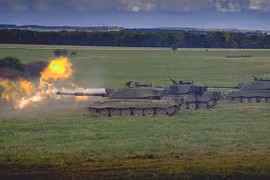 Lạ lùng: Anh cắt giảm gần ½ xe tăng, đồng minh choáng váng