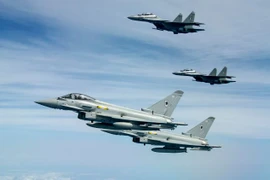 Chiến đấu cơ Su-30MKI “làm thịt” dễ dàng siêu cơ Typhoon