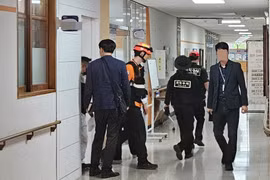 Nam sinh đặc biệt vô cớ đâm hiệu trưởng 