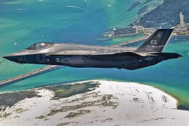 Máy bay F-22, F-35 liên tục "gãy cánh": Không quân Mỹ nên xem lại mình?