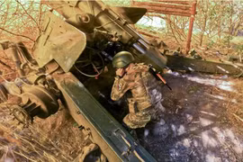 Toretsk bên bờ sụp đổ, quân Ukraine buông xuôi trước phòng tuyến chắp vá