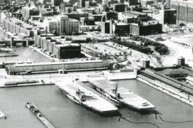 Khó tin: Mỹ thả hai tàu sân bay trong hồ để huấn luyện