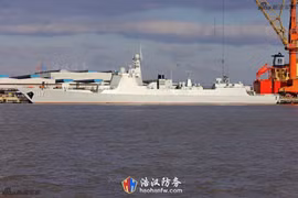 Hoảng tốc độ đóng tàu khu trục Type 052D của Trung Quốc