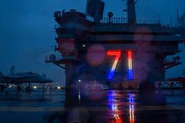 Khám phá “thành phố nổi” Nimitz trên đại dương của Hải quân Mỹ