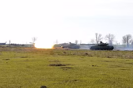 Mục kích Quân đội Ukraine nã đạn bảo vệ bờ biển