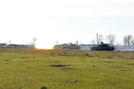 Mục kích Quân đội Ukraine nã đạn bảo vệ bờ biển