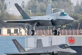 Cuộc đối đầu trên bầu trời: J-35 có đủ sức hạ F-35?