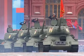 Bất chấp COVID-19, Nga vẫn tiến hành duyệt binh cực kỳ hoành tráng